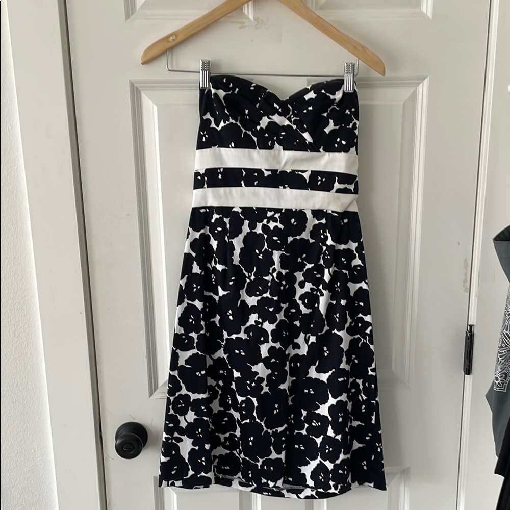 Elegant Black and White Strapless Dress